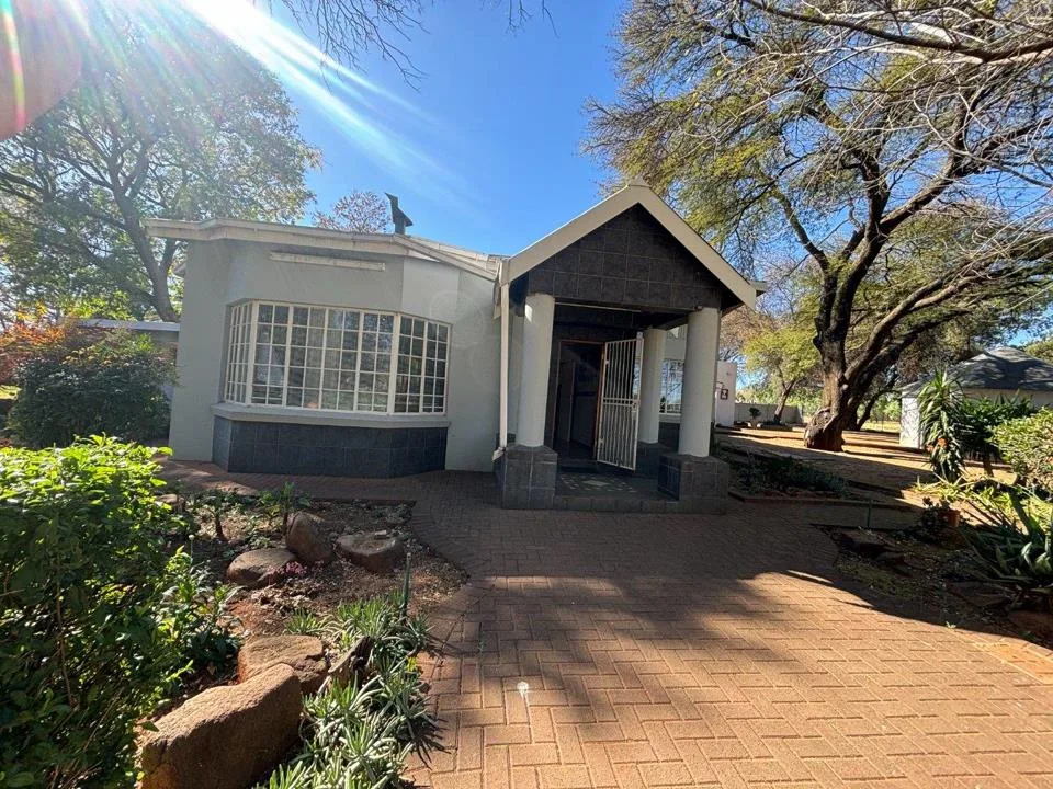 3 Bedroom House for sale in Bainsvlei