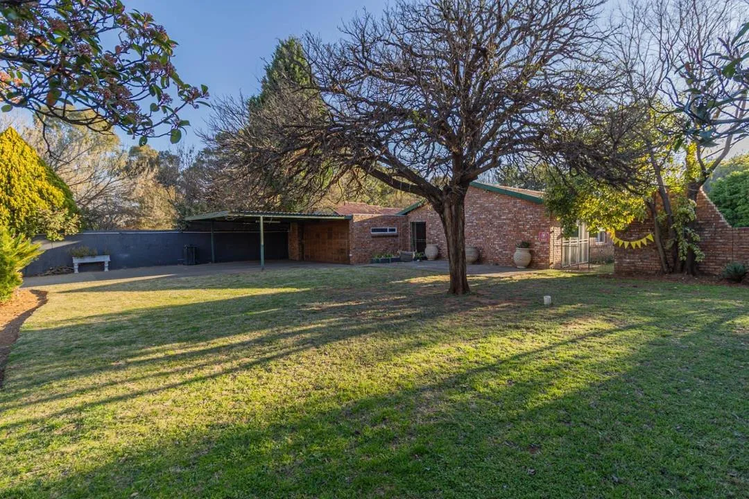 3 Bedroom House for sale in Langenhovenpark