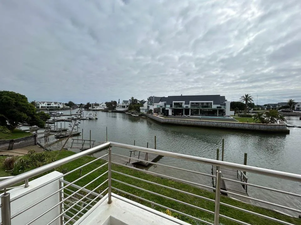 3 Bedroom Apartment / flat to rent in Canals