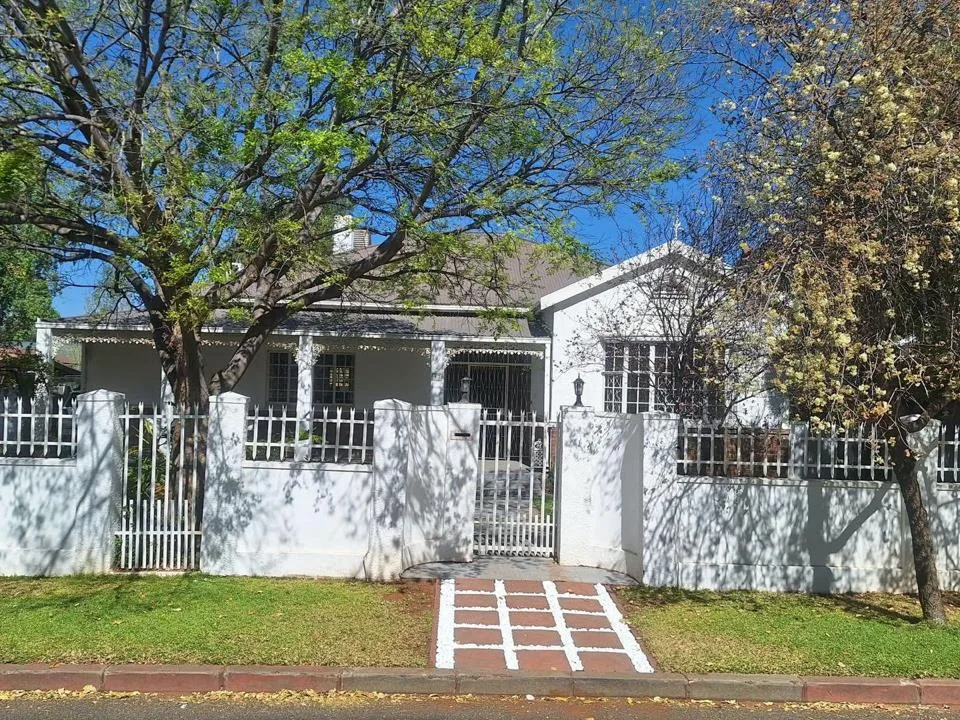 4 Bedroom House for sale in Memorial Road Area