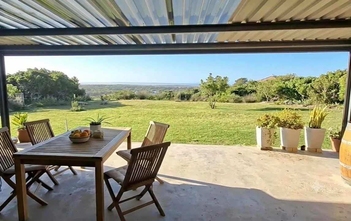 4 Bedroom House for sale in Paradise Beach