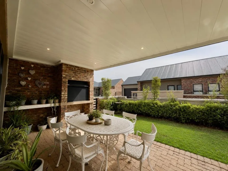 3 Bedroom House for sale in Van Der Hoff Park