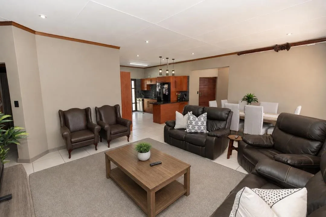 3 Bedroom House for sale in Langenhovenpark