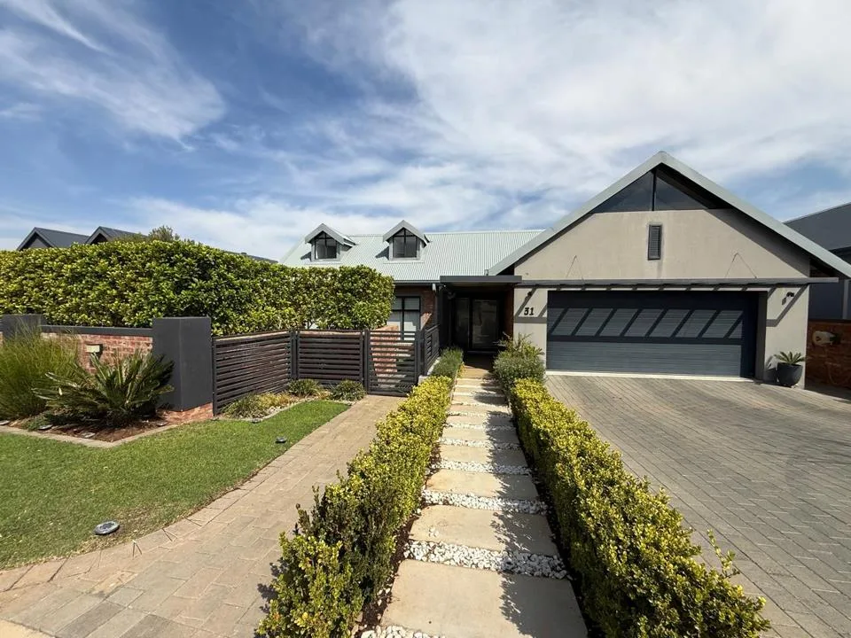3 Bedroom House for sale in De Land Estate