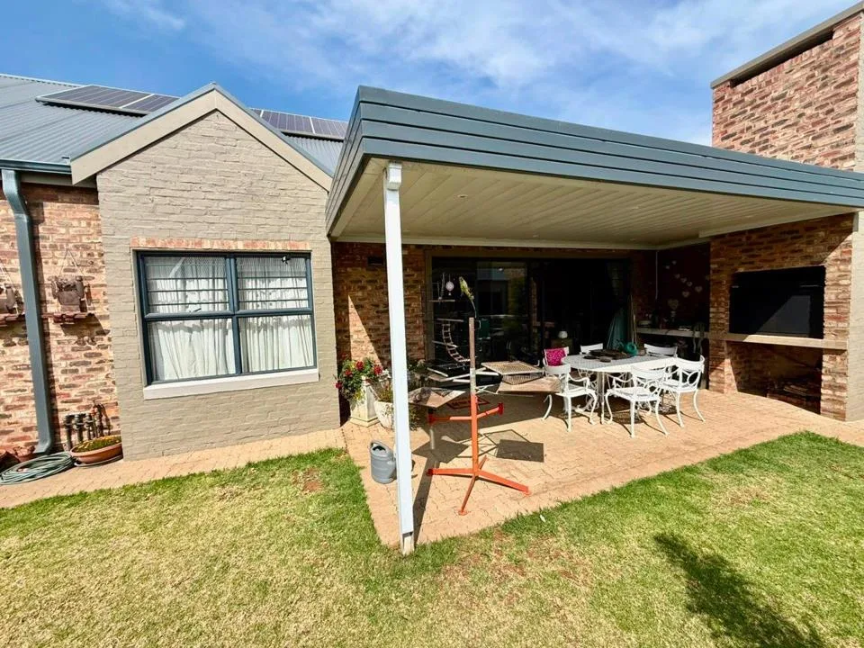 3 Bedroom Townhouse for sale in Mooivallei Park