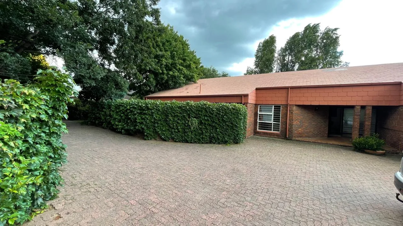 6 Bedroom House to rent in Standerton Central