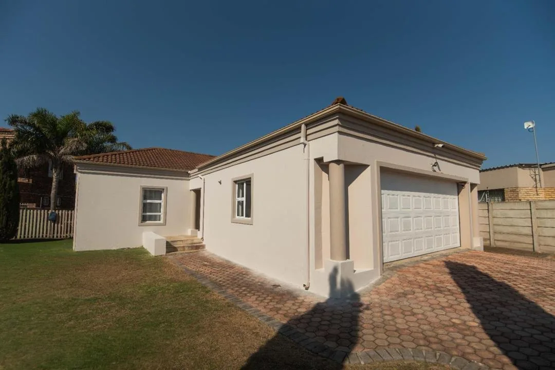 4 Bedroom House for sale in Summerstrand