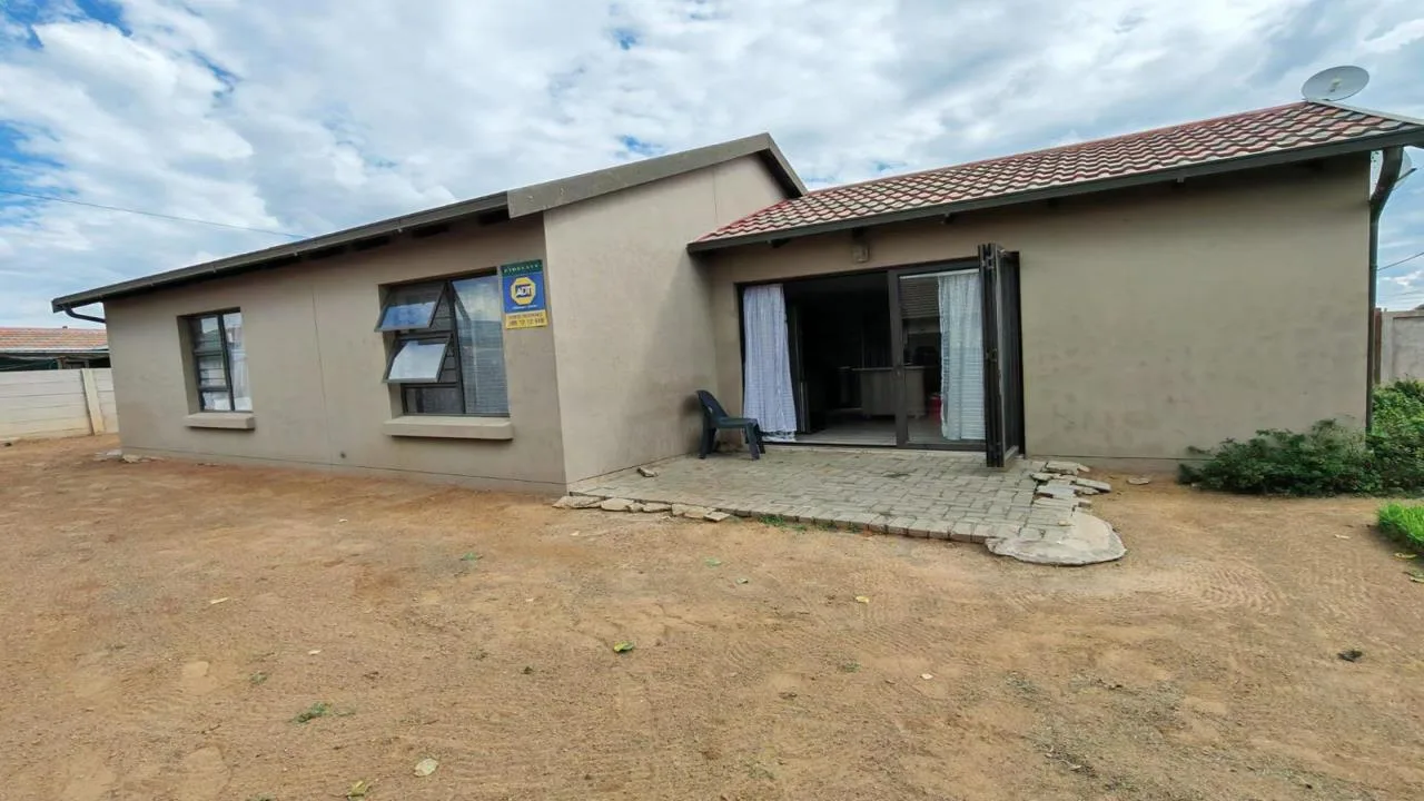 3 Bedroom House for sale in Heidedal