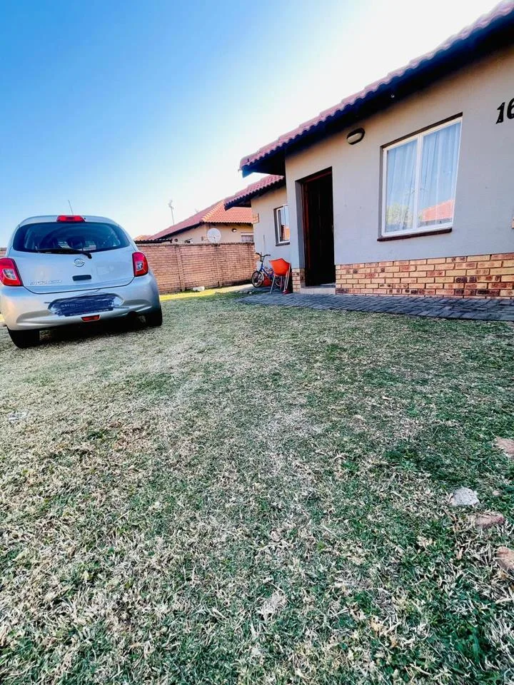 3 Bedroom House for sale in Waterkloof East