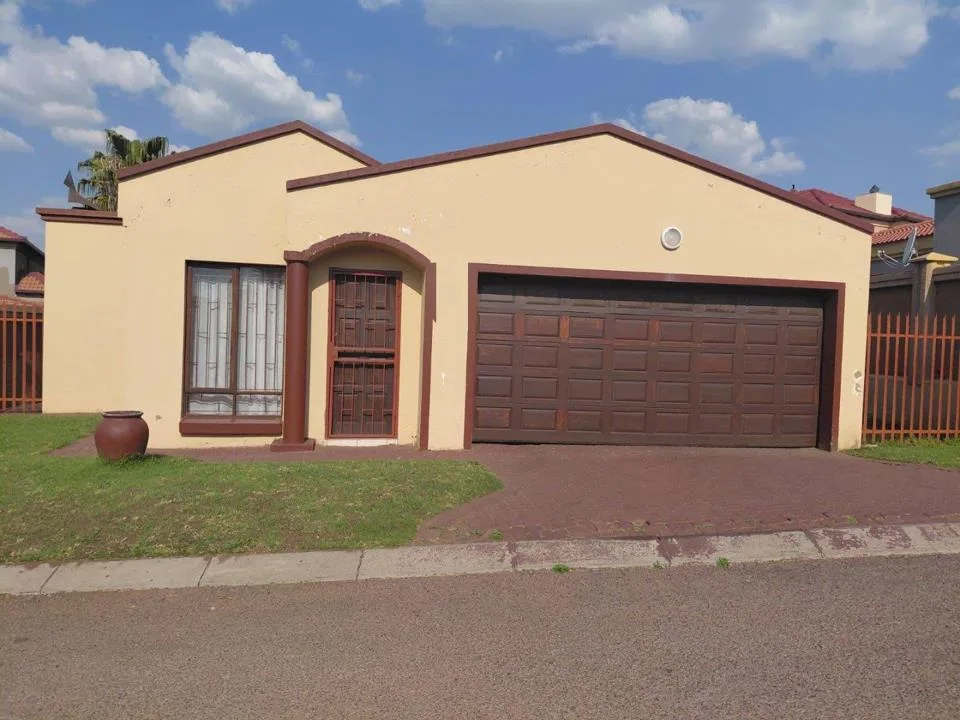 3 Bedroom Townhouse to rent in Hoeveld Park