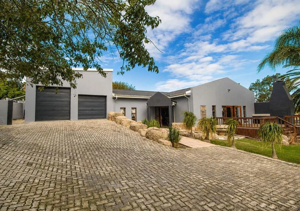 7 Bedroom House to rent in Humansdorp