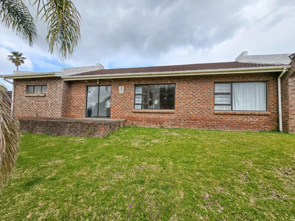 4 Bedroom House for sale in Gonubie North