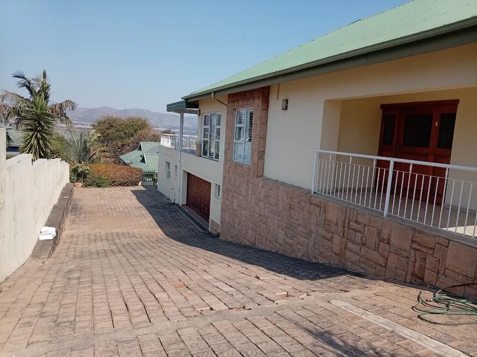 4 Bedroom House on auction in Caribbean Beach