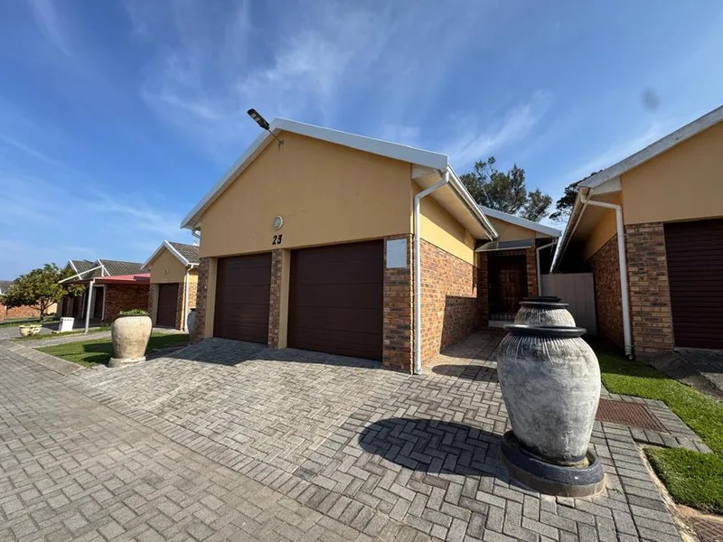 3 Bedroom Townhouse to rent in Gonubie