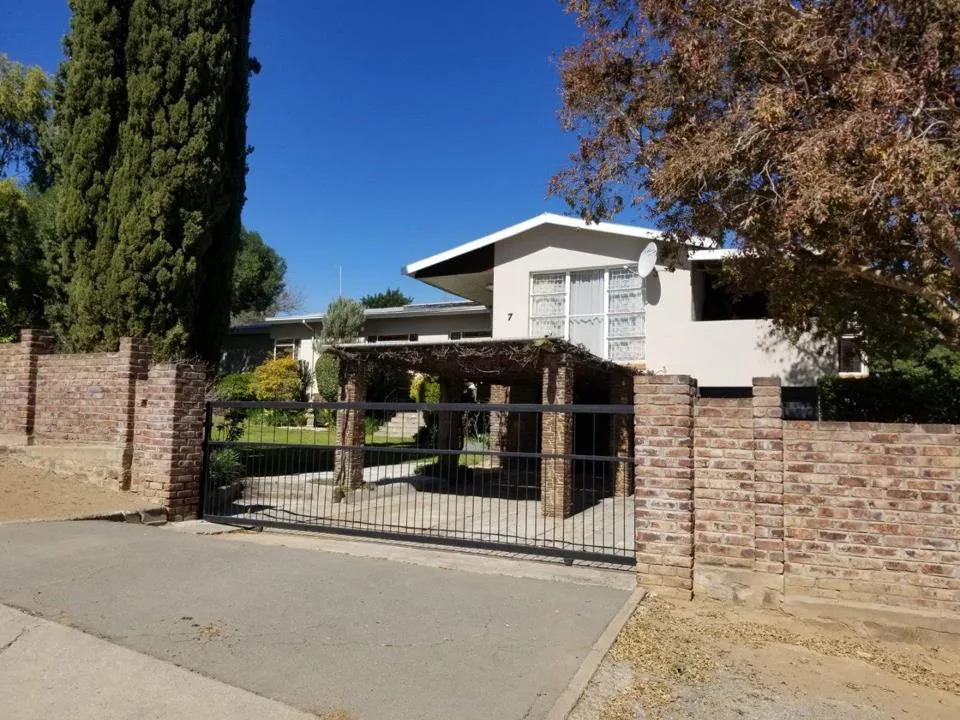 4 Bedroom House for sale in Cradock