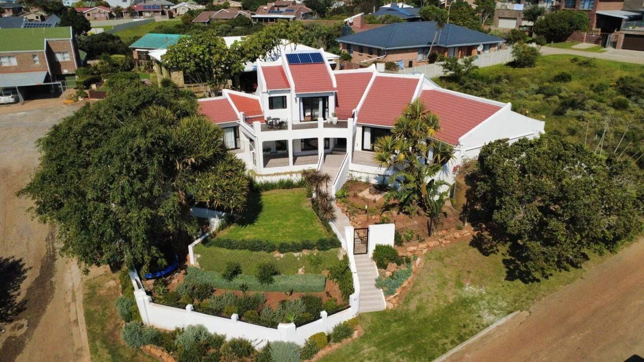 4 Bedroom House for sale in Wavecrest