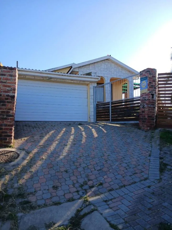 3 Bedroom House for sale in Kwamagxaki