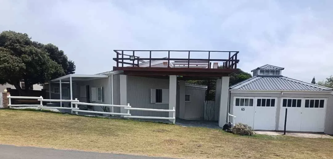 5 Bedroom House for sale in Kaysers Beach