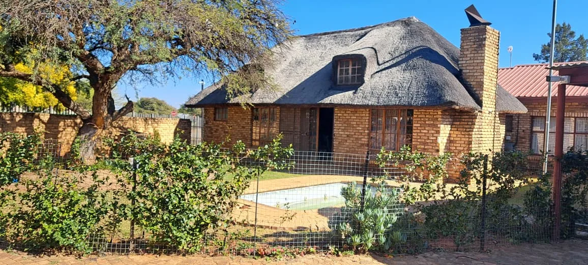 4 Bedroom House for sale in Schweizer Reneke