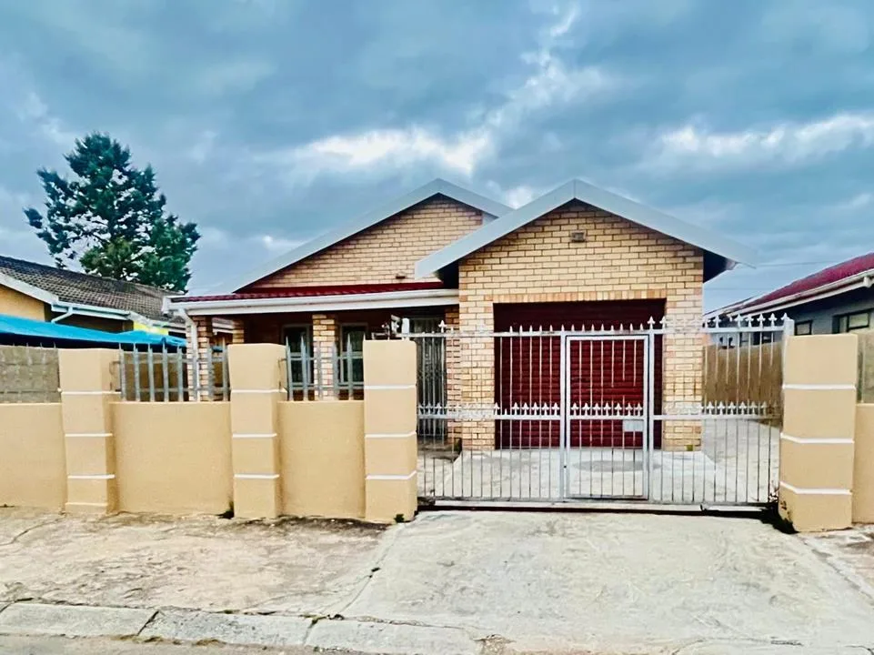3 Bedroom House for sale in Lolo Park