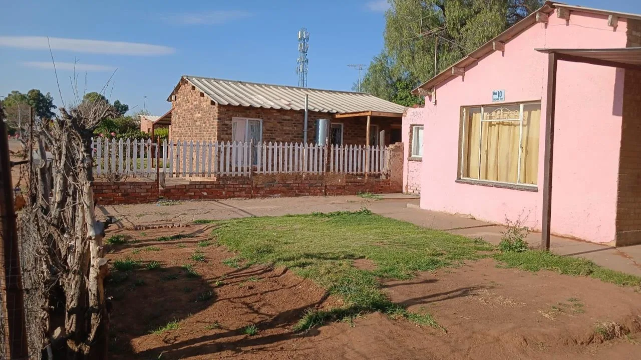 2 Bedroom House for sale in Roodepan