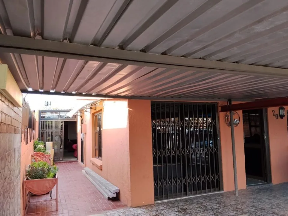 3 Bedroom House for sale in Roodepan