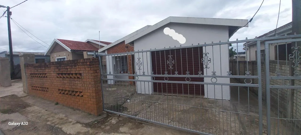 3 Bedroom House for sale in Scenery Park
