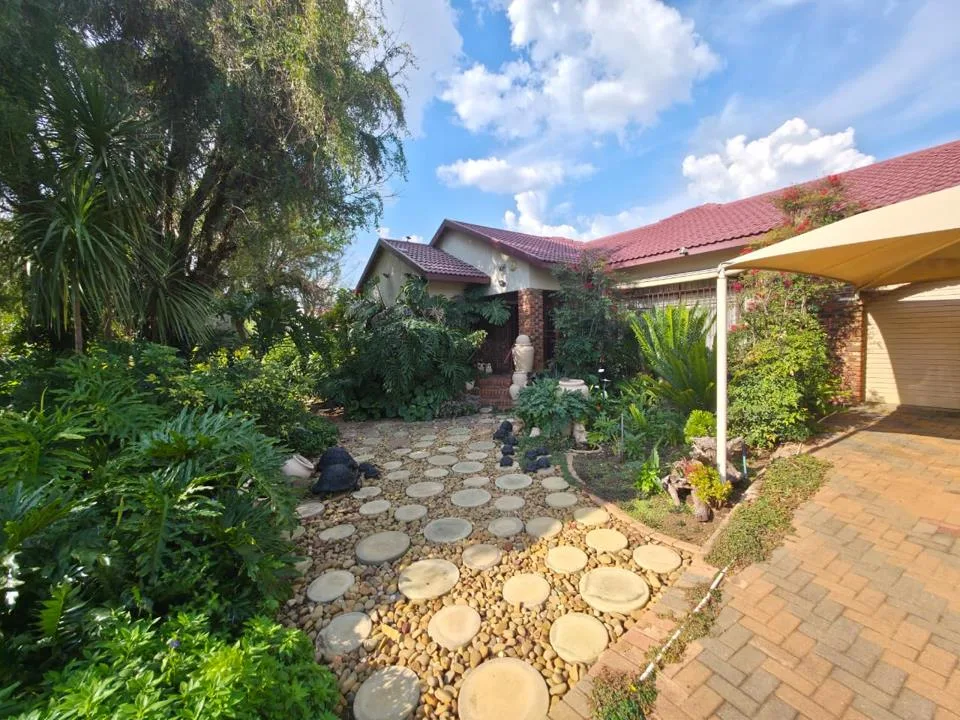 4 Bedroom House for sale in Wilkoppies