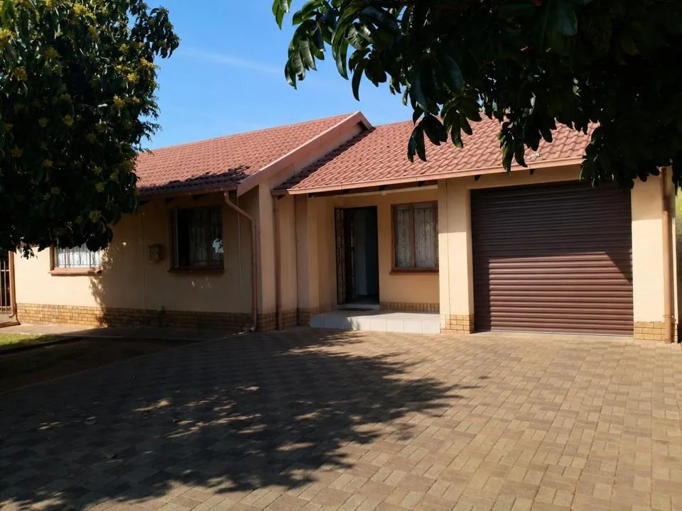 3 Bedroom House for sale in Geelhoutpark