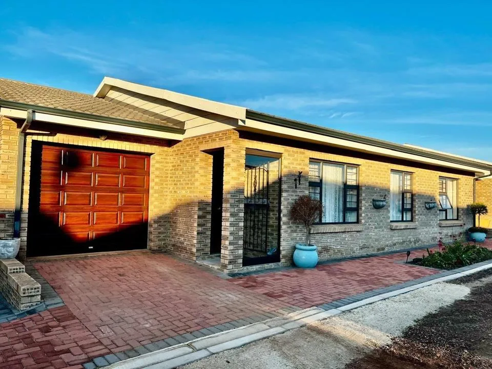 3 Bedroom House for sale in Jeffreys Bay Central