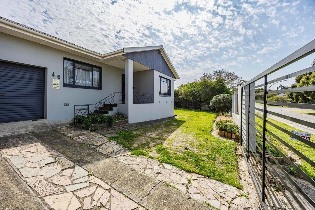 4 Bedroom House for sale in Amalinda