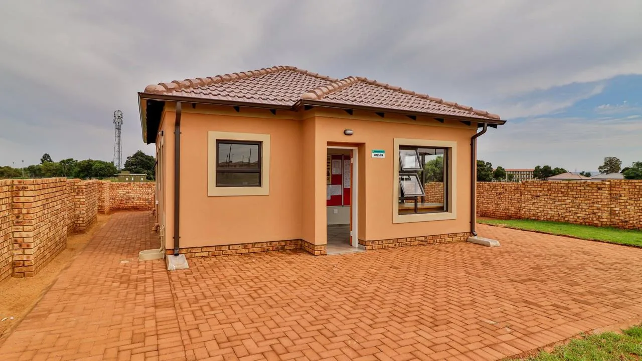 2 Bedroom House for sale in Westonaria