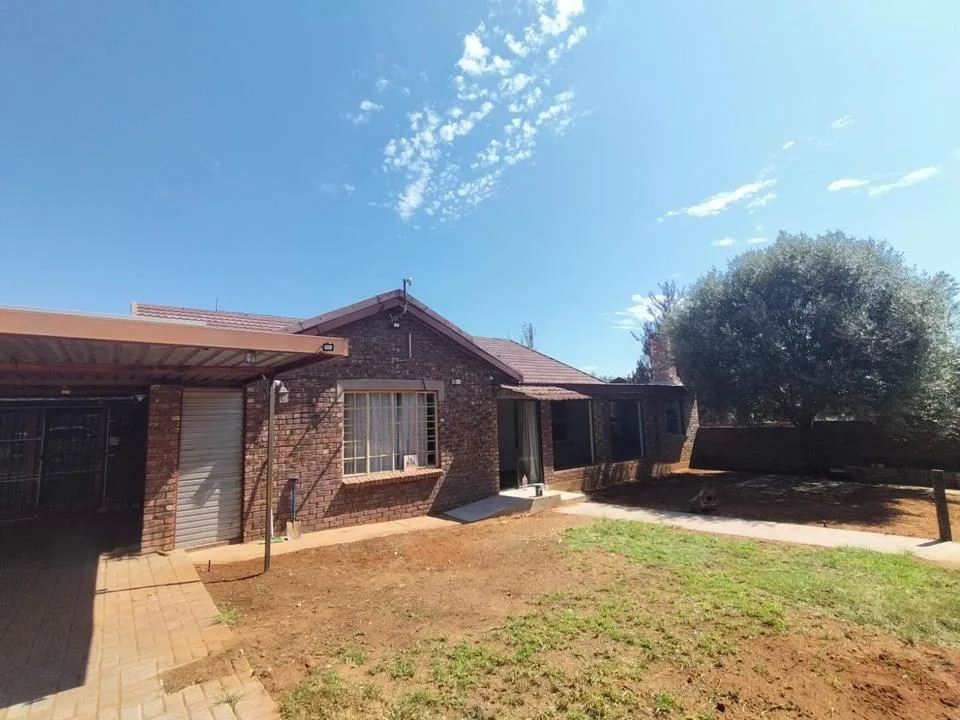 3 Bedroom House for sale in Dibeng