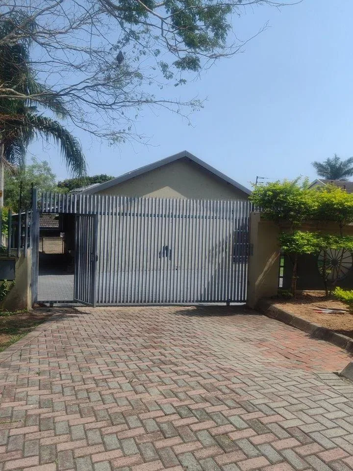 4 Bedroom House for sale in Sonheuwel