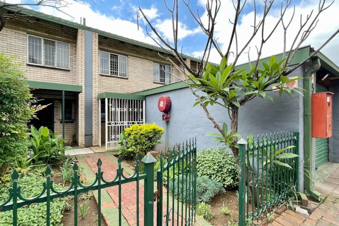 3 Bedroom Townhouse for sale in Silverton