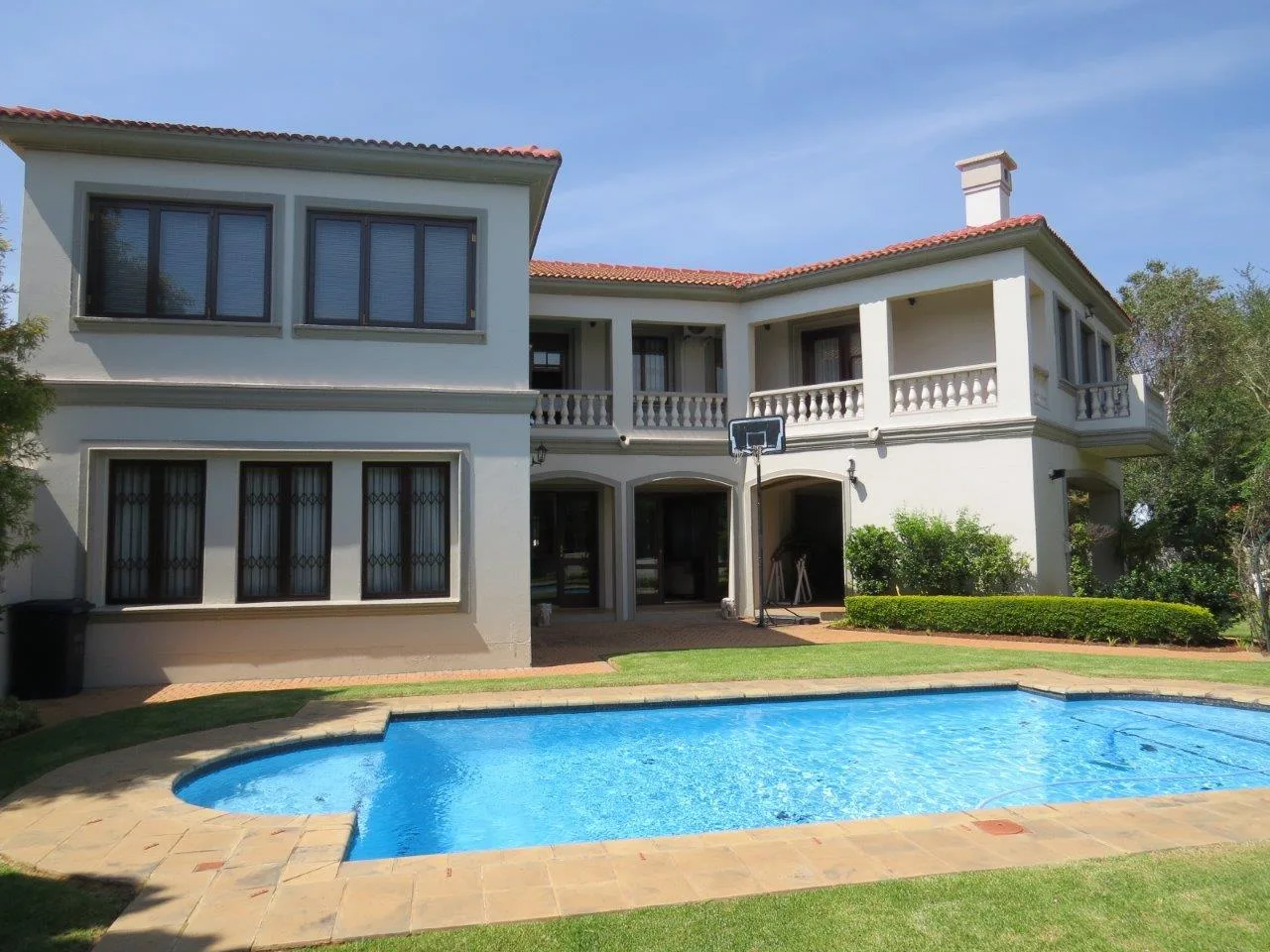 Property to rent in Woodhill