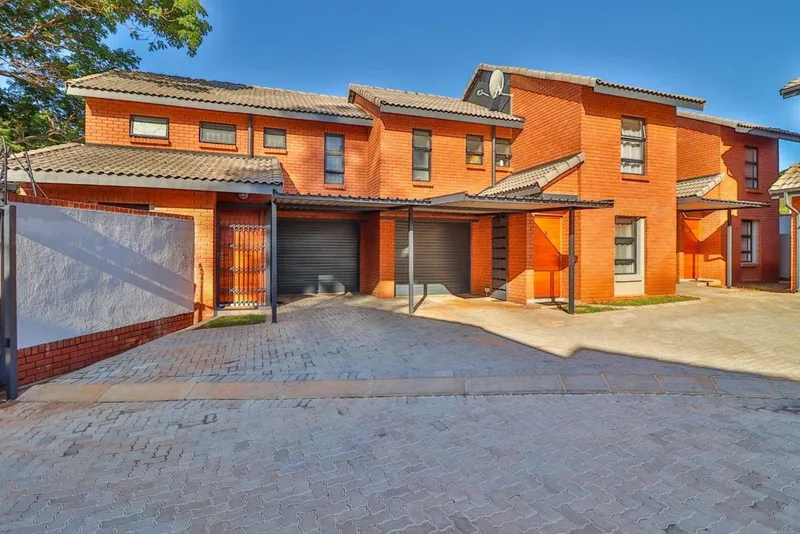 3 Bedroom Townhouse for sale in Theresapark