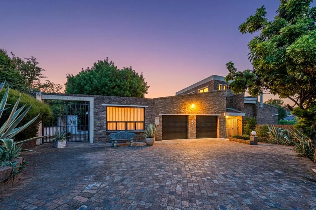 4 Bedroom House for sale in Heldervue