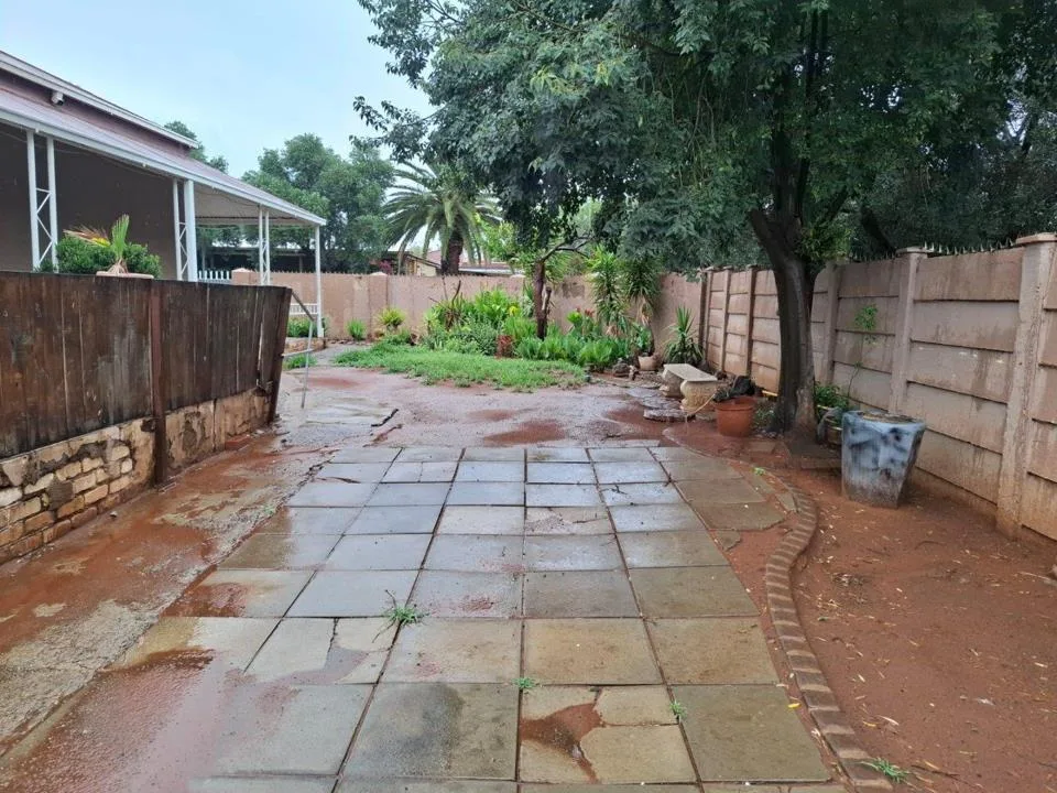 4 Bedroom House for sale in Beaconsfield