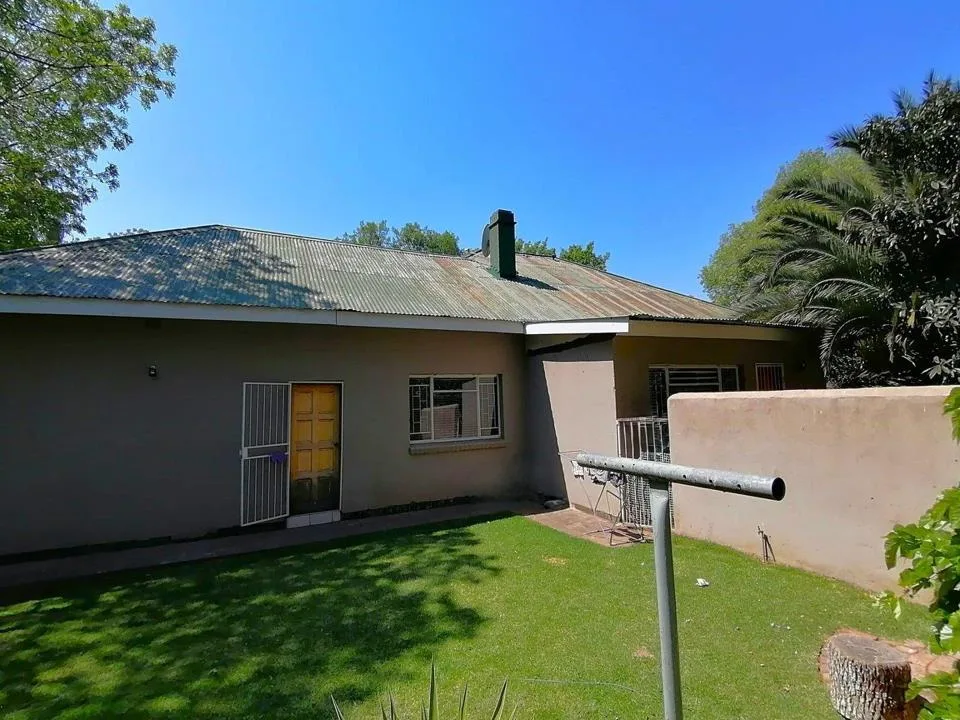 8 Bedroom House for sale in Park West