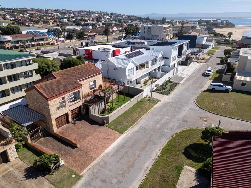 5 Bedroom House for sale in Ferreira Town