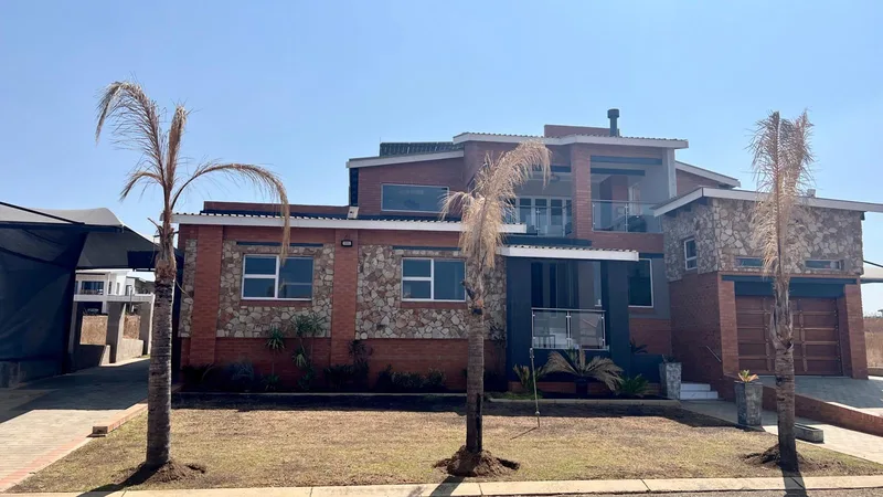 5 Bedroom House in Bronkhorstbaai
