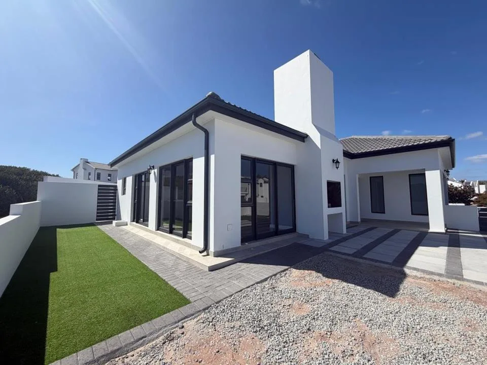 3 Bedroom House for sale in Shelley Point