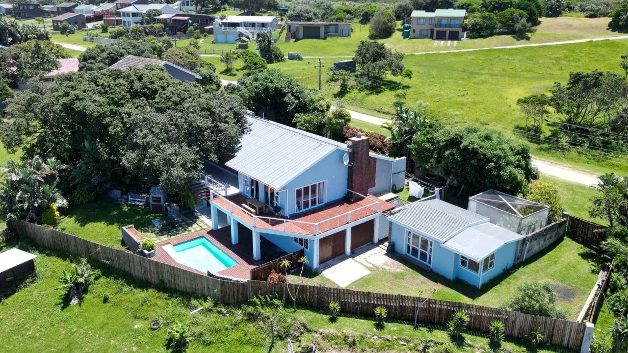 4 Bedroom House for sale in Marshstrand