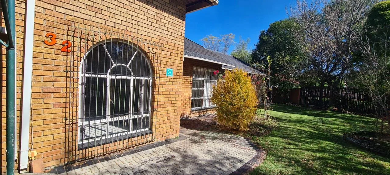 4 Bedroom House for sale in Kruinpark