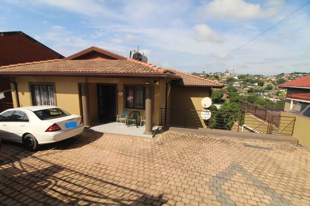 3 Bedroom House for sale in Umhlatuzana