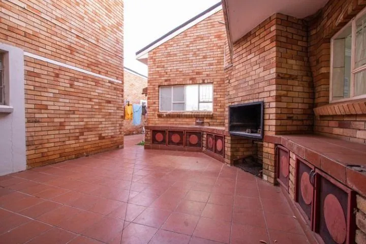 13 Bedroom House to rent in Die Bult