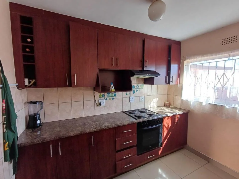 3 Bedroom Apartment / flat for sale in Brackenham