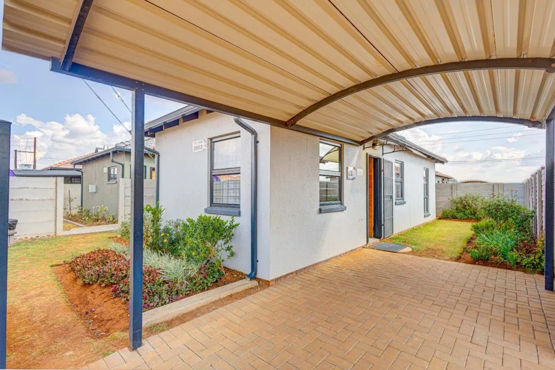 3 Bedroom House for sale in Zola
