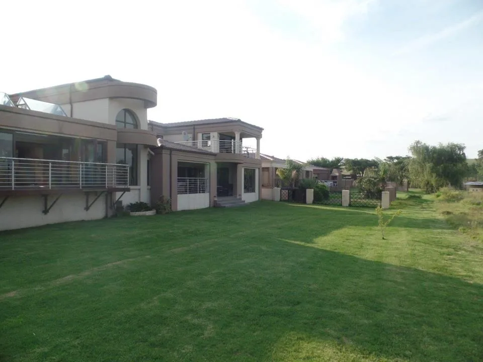 5 Bedroom House for sale in Bankenveld